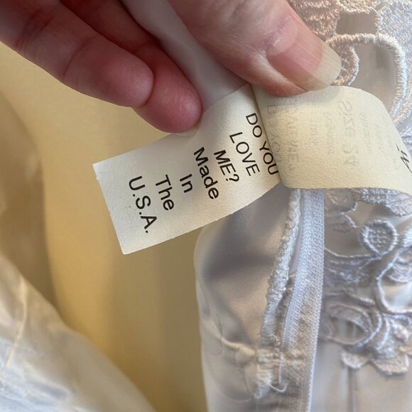 5) Wedding Gown: Holy Elegance - Picture 2 of 10